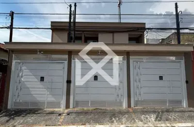 Sobrado à venda com 100m2, 3 dormitórios, 1 suíte, 2 vagas de garagem, churrasqueira, vila nhocune,