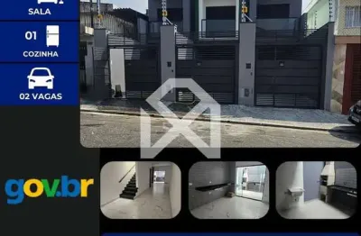 Sobrado à venda com 122m², 3 dormitórios, 1 suíte, 2 vagas de garagem, quintal com churrasqueira, j