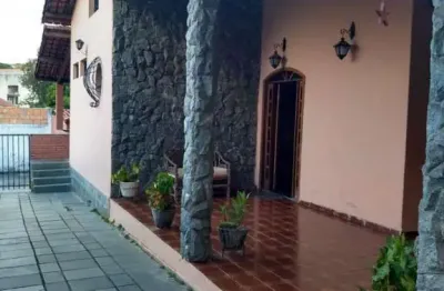 Casa 3 quartos bairro planalto lote 480 m² com piscina.