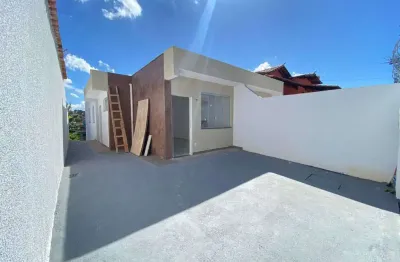Casa geminada de três quartos com entrada independente  no bairro mantiqueira