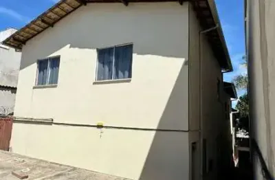 Casa em condomínio fechado com 2 quartos à venda no Parque Xangri-Lá, Contagem 