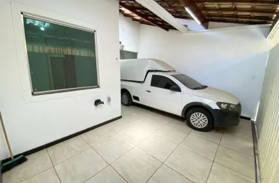 Casa geminada de dois quartos no bairro santa branca