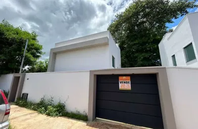 Casa de alto padrão com 04 quartos no conjunto ovídio guerra