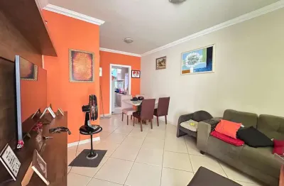 Casa geminada com entrada coletiva de dois quartos no etelvina carneiro