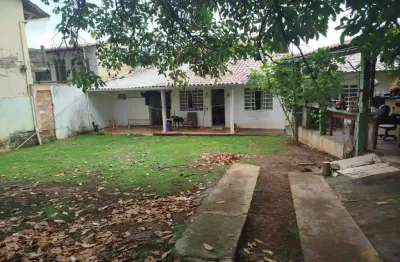 Casa à Venda em Santa Amélia, Belo Horizonte – 2 Quartos, Quintal Amplo e 10 Vagas