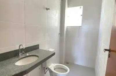Casa geminada de dois quartos na melhor localização no bairro esperança