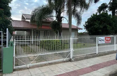 Casa com 3 quartos para alugar na Rua Reverendo Gelson dos Santos Castro, Rio Tavares, Florianópolis