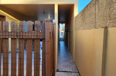 Casa com 2 quartos para alugar na Rua César Augusto de Souza, Carianos, Florianópolis