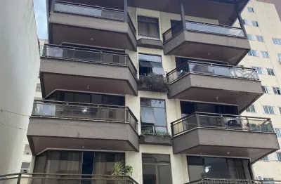 Cobertura duplex com 4 dormitórios, na região central de de meia praia