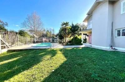 Lindo sítio com piscina, açude e casa de 4 dormitórios sendo 1 suíte!