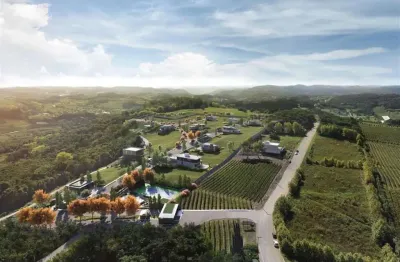 Amplos terrenos em condomínio fechado no vale dos vinhedos!