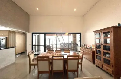 Casa à venda 3 quartos, 1 suíte, piscina, área gourmet