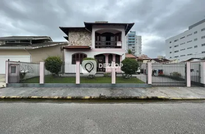 Casa à venda em centro biguaçu - sc | dois pisos e banheira com hidromassagem