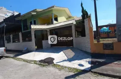 Casa à venda em rio caveiras, biguaçu - sc | dois andares com suíte e closet