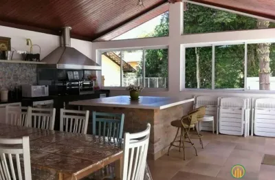 Casa de alto padrão com manutenção impecável, com área de lazer incrível!!!