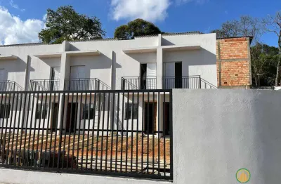 Casa com dois dormitórios, sala, cozinha tipo americana e 1 vaga condomínio