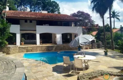 Casa com 5 suítes amplas, em vila fechada segurança 24h