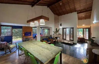 Casa semitérrea com  4d/1ste. , lareira, piscina e gazebo!