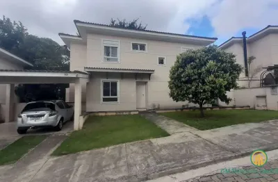 Casa 4 dormit sendo 2 suítes, lareira, quintal ampla, isolada em condomínio