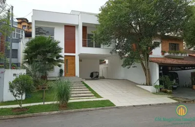 Casa com 3 suítes e piscina em condomínio de alto padrão na granja viana