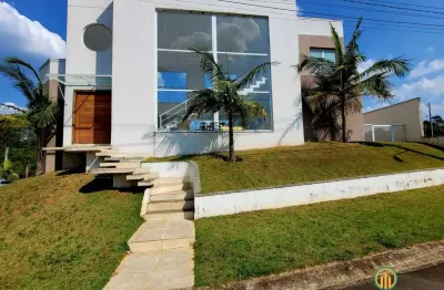 Casa moderna com 3 suítes, piscina, planejados na casa toda, em condomínio