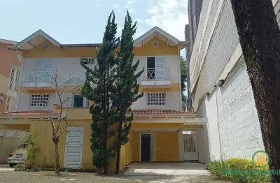 Casa em condomínio na melhor localização da granja viana