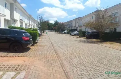 Linda casa 3 dormitórios, sendo 1 suíte com closet em condomínio com lazer