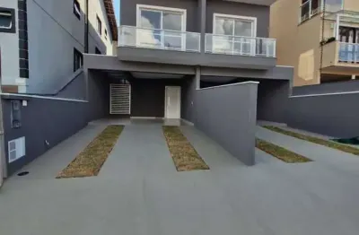 Linda casa nova em condomínio, 3 dormitórios,sendo 1 suíte lazer c churrasq