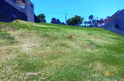 Terreno limpo com 680,56m² pronto para construir em condomínio
