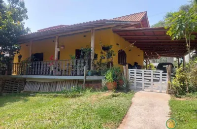 Casa de campo perto de tudo, 2 suítes,1801m2 de terreno, (5km do Rodoanel)