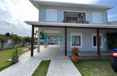 Casa duplex mobiliada em terreno de esquina com  4 dormitórios, 1 suíte em excelente localização no centrinho da pinheira em palhoça/sc