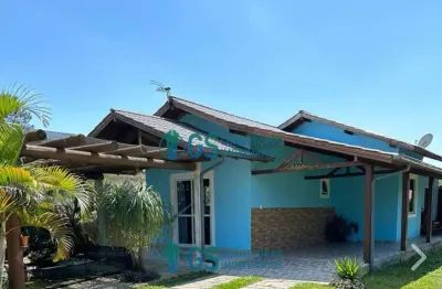 Casa mobiliada à venda com suíte na enseada de brito, palhoça/sc