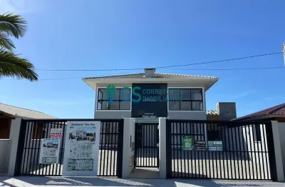 Apartamentos térreo e superior próximos do mar na praia da pinheira/sc