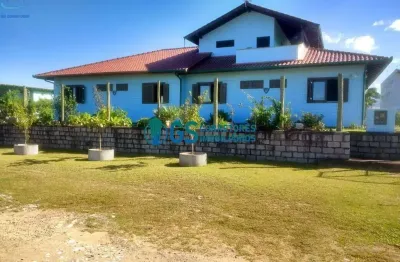 Casa à venda com piscina, 06 demi-suítes em amplo terreno com + de 1200m² a 350m da praia da pinheira em palhoça - sc.