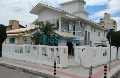Casa com 4 quartos à venda na rua itália, 80, pagani, palhoça, 248 m2 por r$ 2.900.000