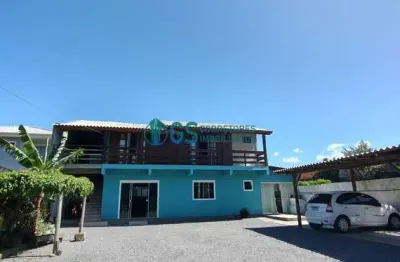 Ampla casa duplex com 6 quartos e 4 banheiros em excelente localização no centrinho da pinheira em palhoça - sc