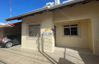 Casa com 3 quartos para alugar na Rua Jorge Mattos, 458, Centro, Itajaí