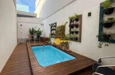 Ampla casa no centro, com a parte da frente adaptada para fins comerciais