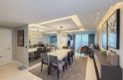 Apartamento com 2 suítes e 2 vagas semi mobiliado nas mercês em frente a praça 29 de março codigo: 158057