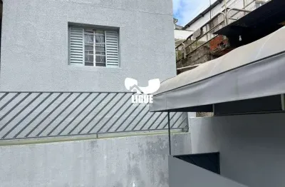 Casa com 2 quartos para alugar na Rua Argonautas, 205, Jardim do Estádio, Santo André por R$ 2.500