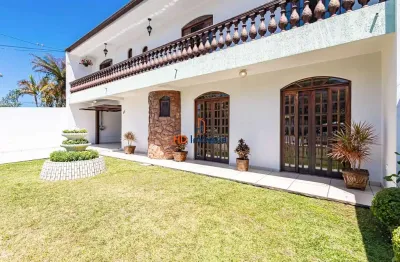 Sobrado com 5 quartos, área gourmet com churrasqueira, 4 vagas – curitiba/pr.