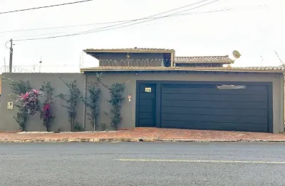 Casa com 3 quartos para alugar na Professor Hilário Da Rocha, 276, Vila Santo Eugênio, Campo Grande
