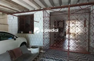 Casa ampla, vizinha aos melhores servicos publicos de saude do estado