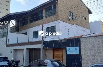 Casa triplex: conforto, elegancia e potencial comercial em cada detalhe!