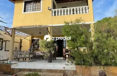 Casa espacosa em dois andares - seu refugio de conforto e elegancia!