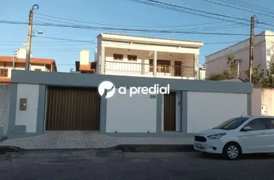 Excelente duplex com 228m2 construida, (12x25) sendo 3 suites com varandas, suite master com closet