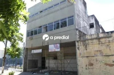 Predio comercial na av. imperador proximo a praca da estacao, com 2 galpoes mais 2 pavimentos