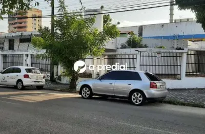 Excelente casa terreno com 660m2  arejada, iluminacao natural, com jardim inverno