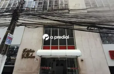 Sala com banheiro, em localizacao privilegiada, a poucos metros da praca do ferreira.