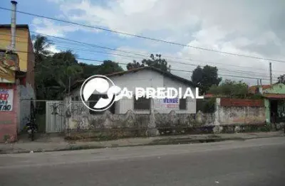 Terreno com casa construida, com fidelidade de locacao a poucos metros do carnauba e cometa supermercados.